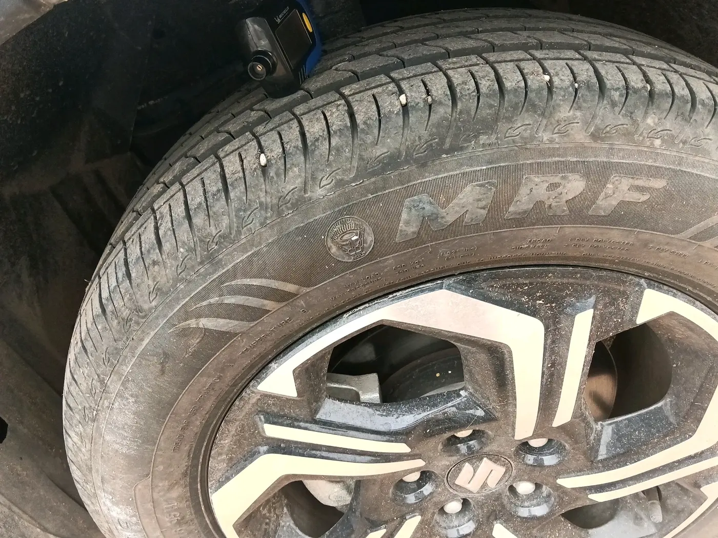 2024 Maruti BREZZA ZXI + AT SMART HYBRID, Petrol, Automatic, 2,654 km, tyre