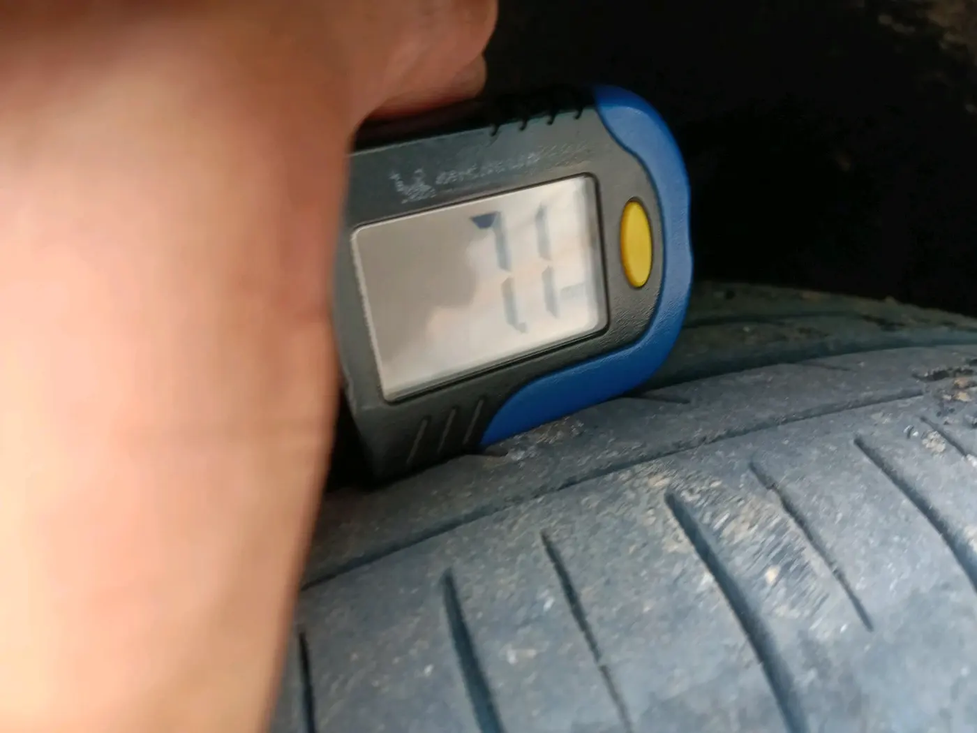 2022 Mahindra XUV700 AX 7 D AT 7 STR, Diesel, Automatic, 96,657 km, tyre