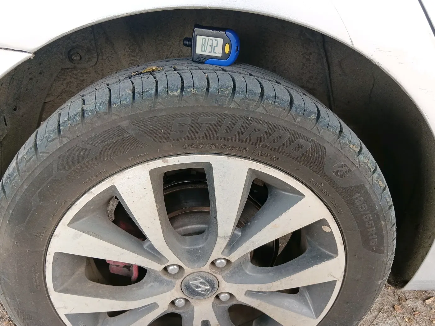 2014 Hyundai Verna FLUIDIC 1.6 CRDI SX, Diesel, Manual, 1,03,838 km, tyre