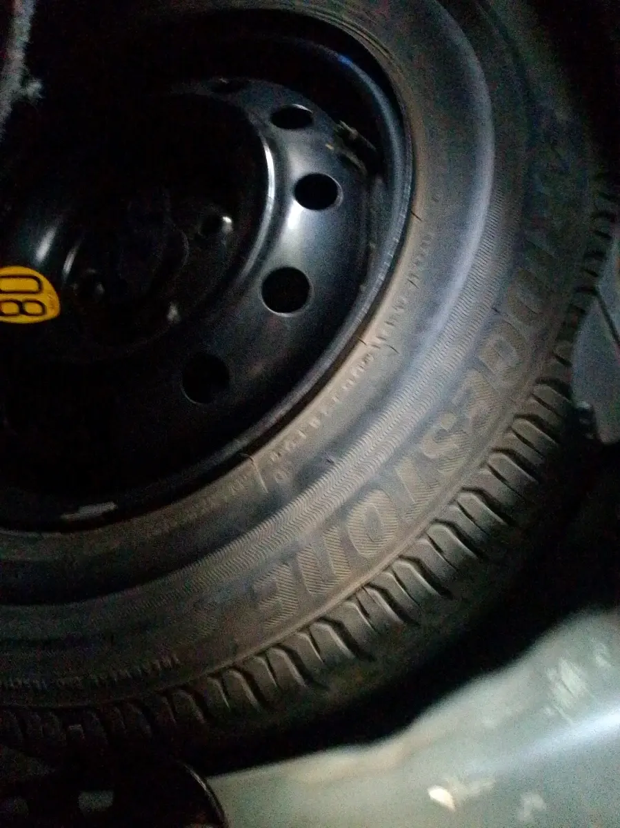 2019 Maruti Swift ZXI, CNG, Manual, 72,706 km, tyre