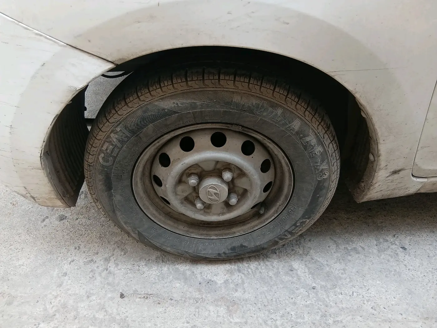 2014 Hyundai Eon ERA +, Petrol, Manual, 59,054 km, tyre