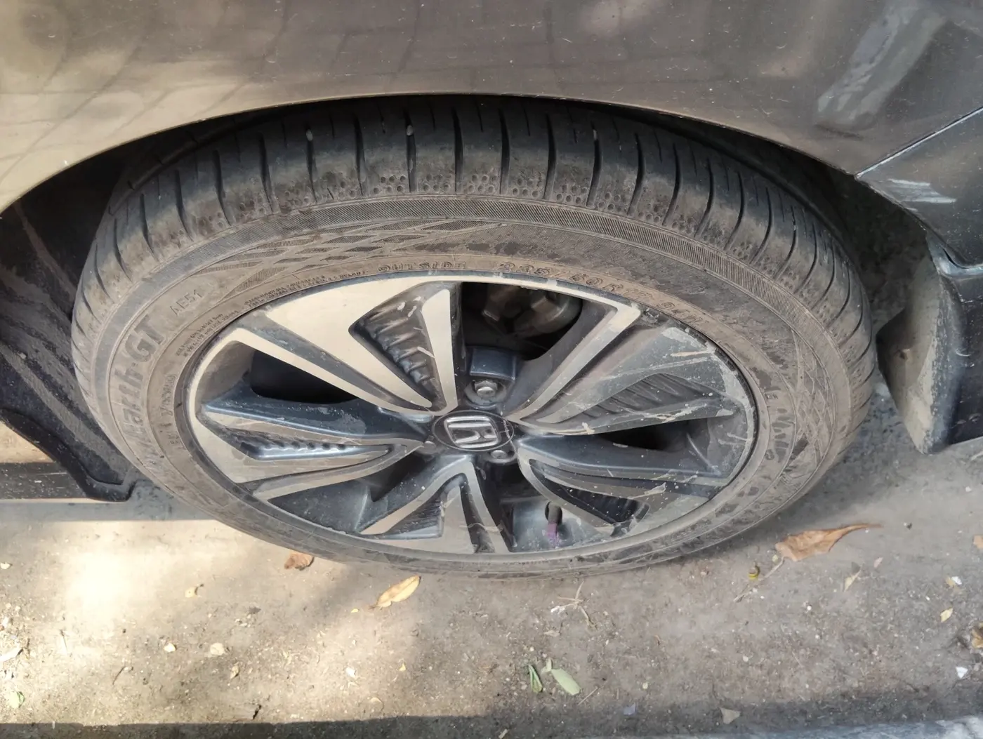 2019 Honda Civic 1.8L I-VTEC VX CVT, Petrol, Automatic, 76,530 km, tyre
