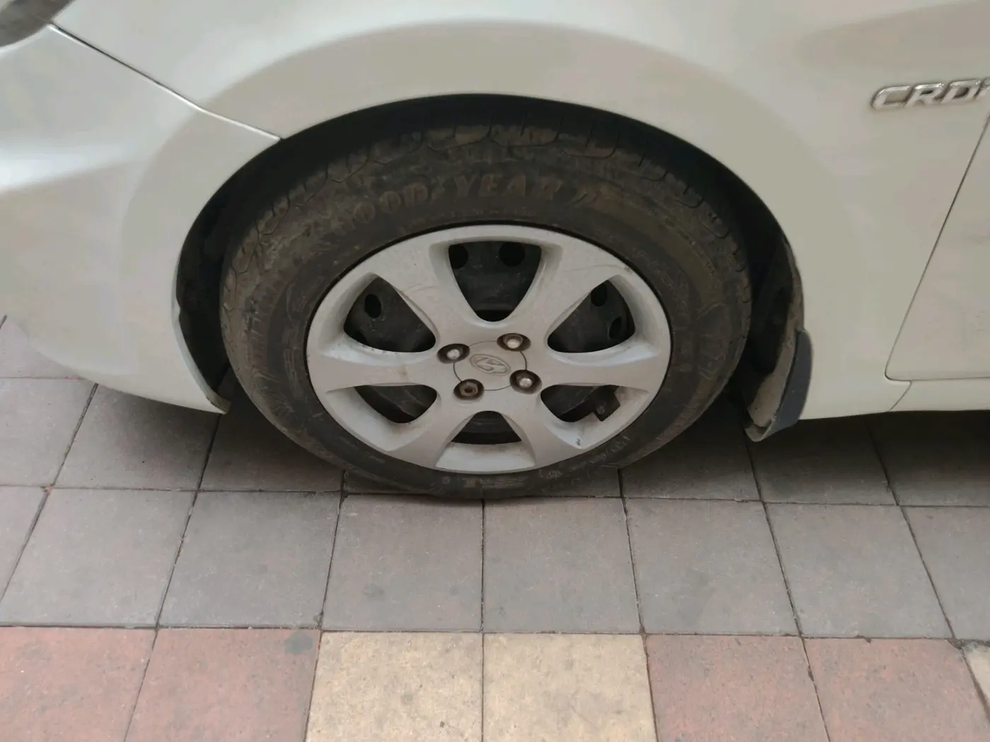 2013 Hyundai Verna FLUIDIC 1.4 CRDI EX, Diesel, Manual, 1,08,476 km, tyre