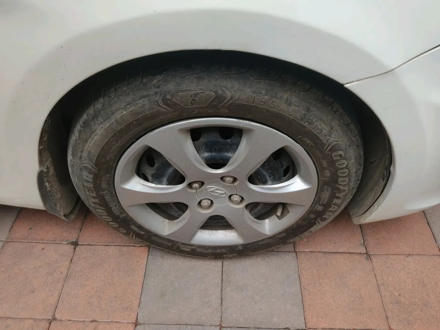 2013 Hyundai Verna FLUIDIC 1.4 CRDI EX, Diesel, Manual, 1,08,476 km, tyre