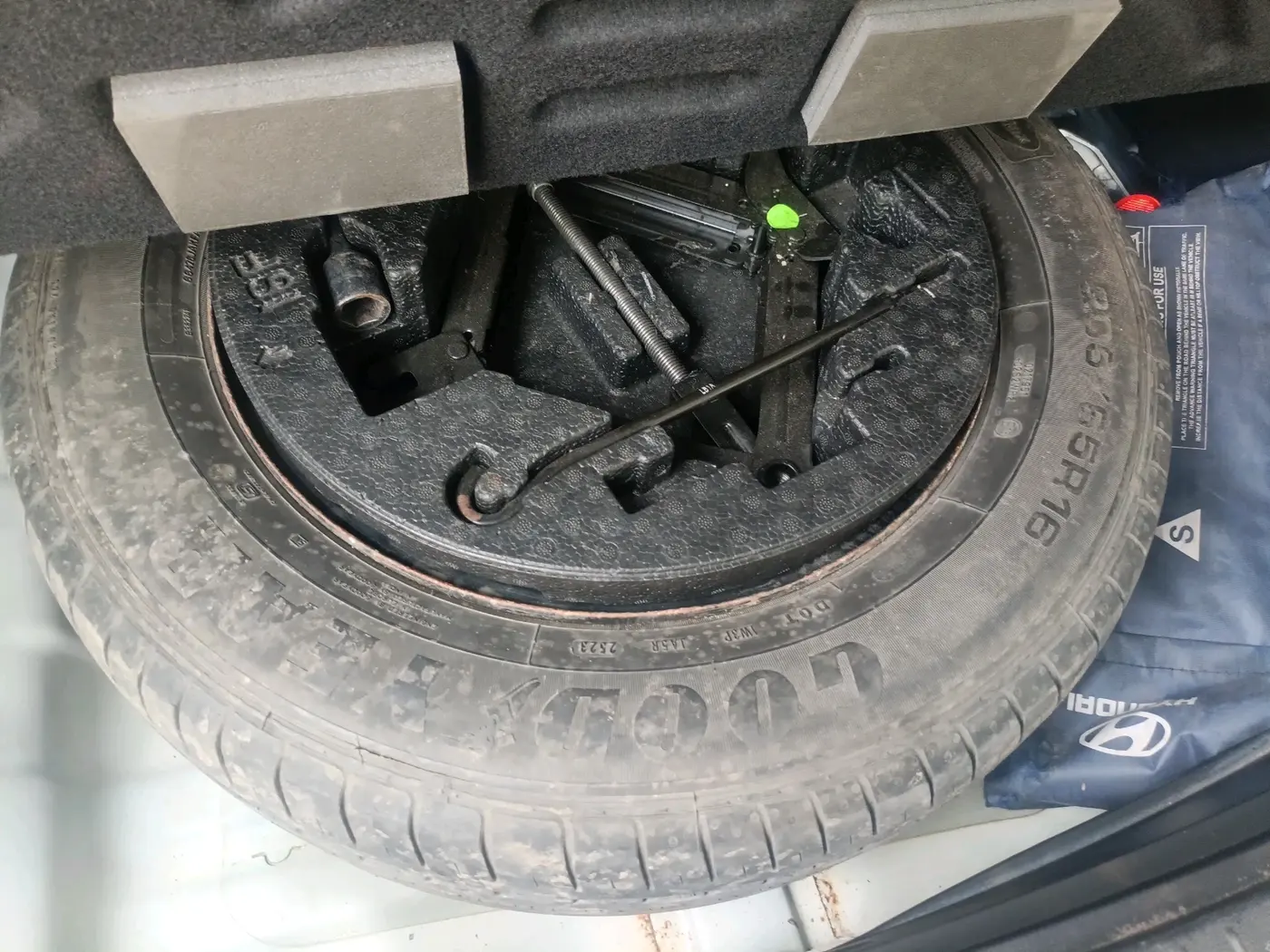 2016 Hyundai Creta SX PLUS 1.6 PETROL, Petrol, Manual, 41,333 km, tyre