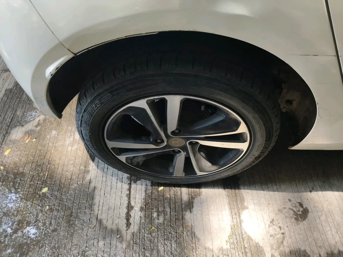2020 Tata ALTROZ XZ PETROL, Petrol, Manual, 68,818 km, tyre