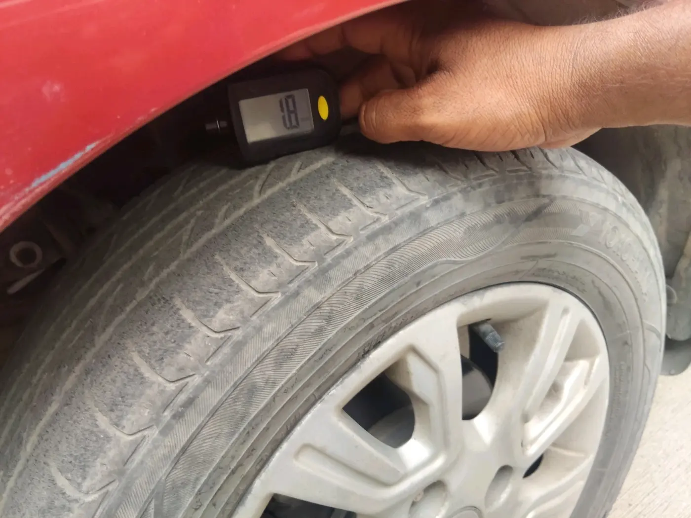 2017 Tata Tiago XZA PETROL, Petrol, Automatic, 79,280 km, tyre