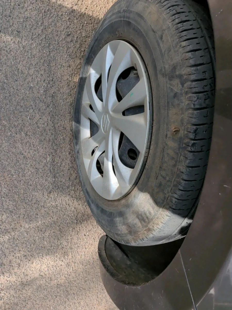 2021 Maruti Swift VXI, Petrol, Manual, 46,792 km, tyre