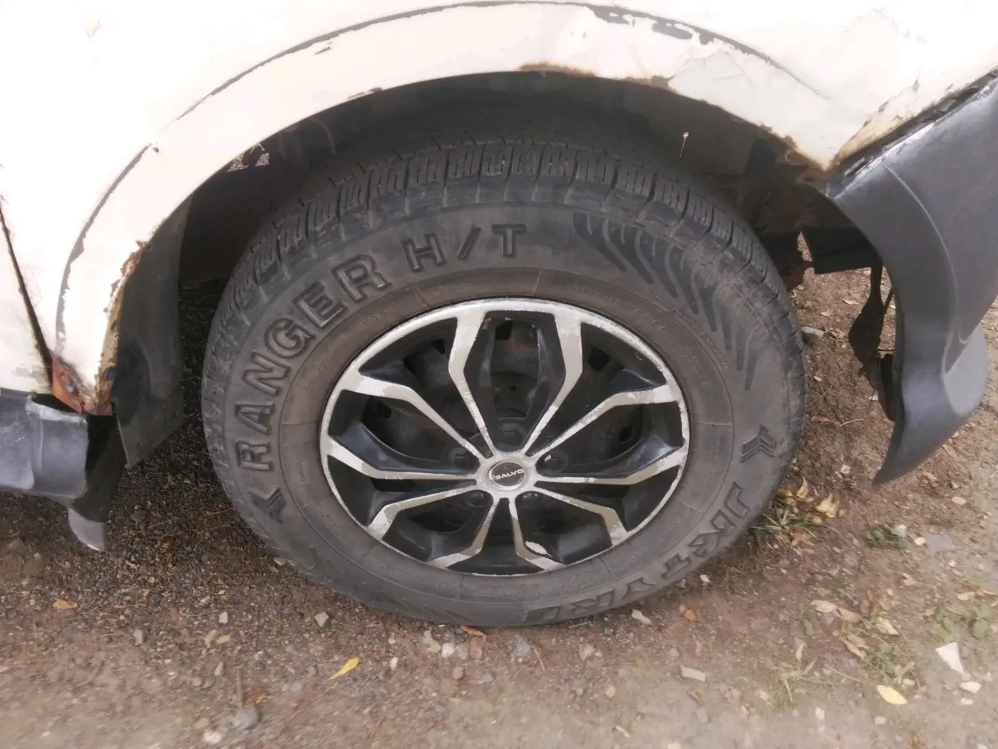 2013 Mahindra Xylo D4, Diesel, Manual, 3,14,858 km, tyre