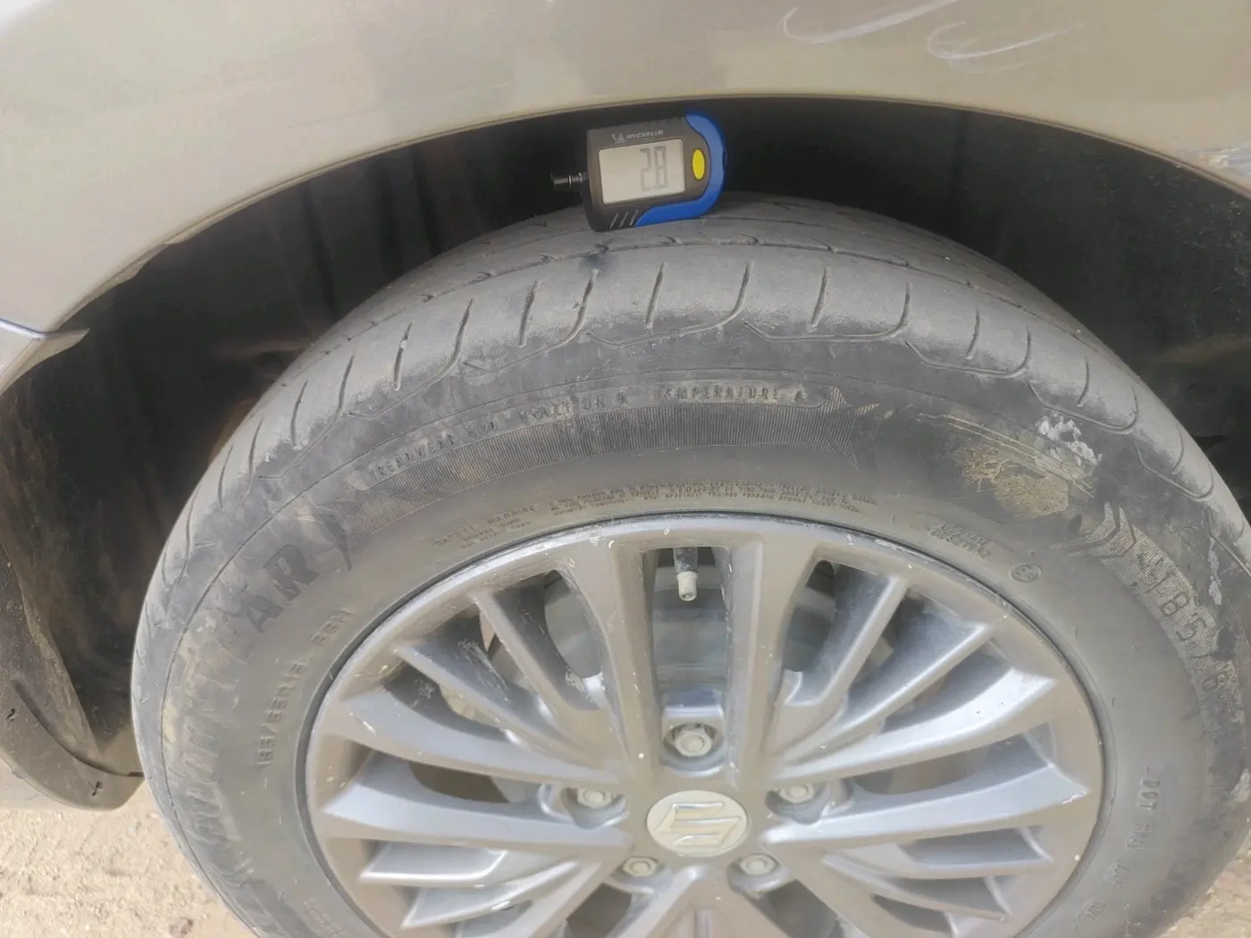 2021 Maruti Ertiga VXI SHVS, CNG, Manual, 1,05,021 km, tyre