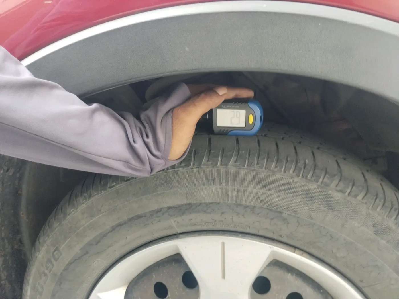 2019 Mahindra XUV300 W6 1.5 DIESEL, Diesel, Manual, 1,31,256 km, tyre