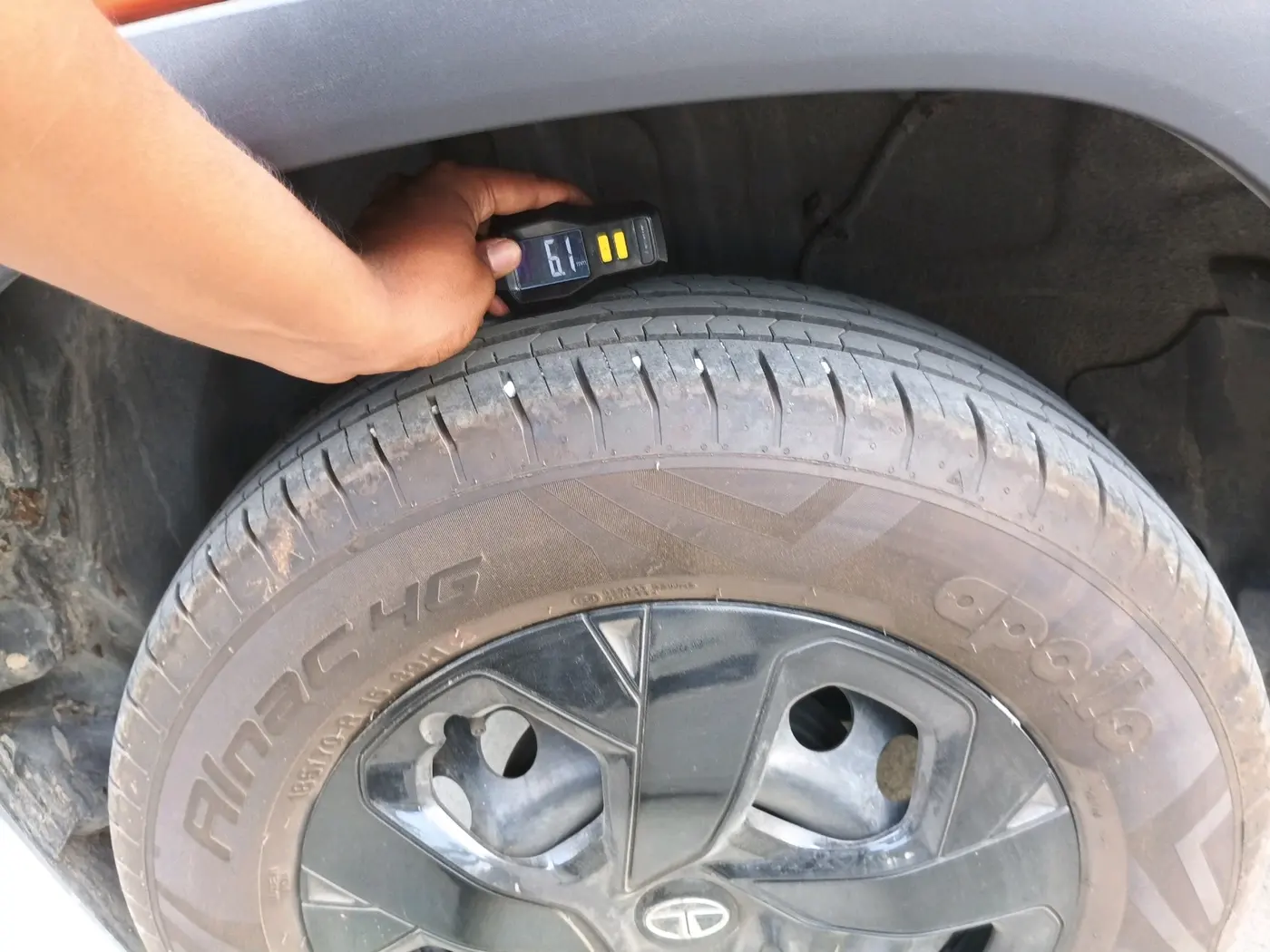 2022 Tata PUNCH ADVENTURE AMT, Petrol, Automatic, 13,962 km, tyre