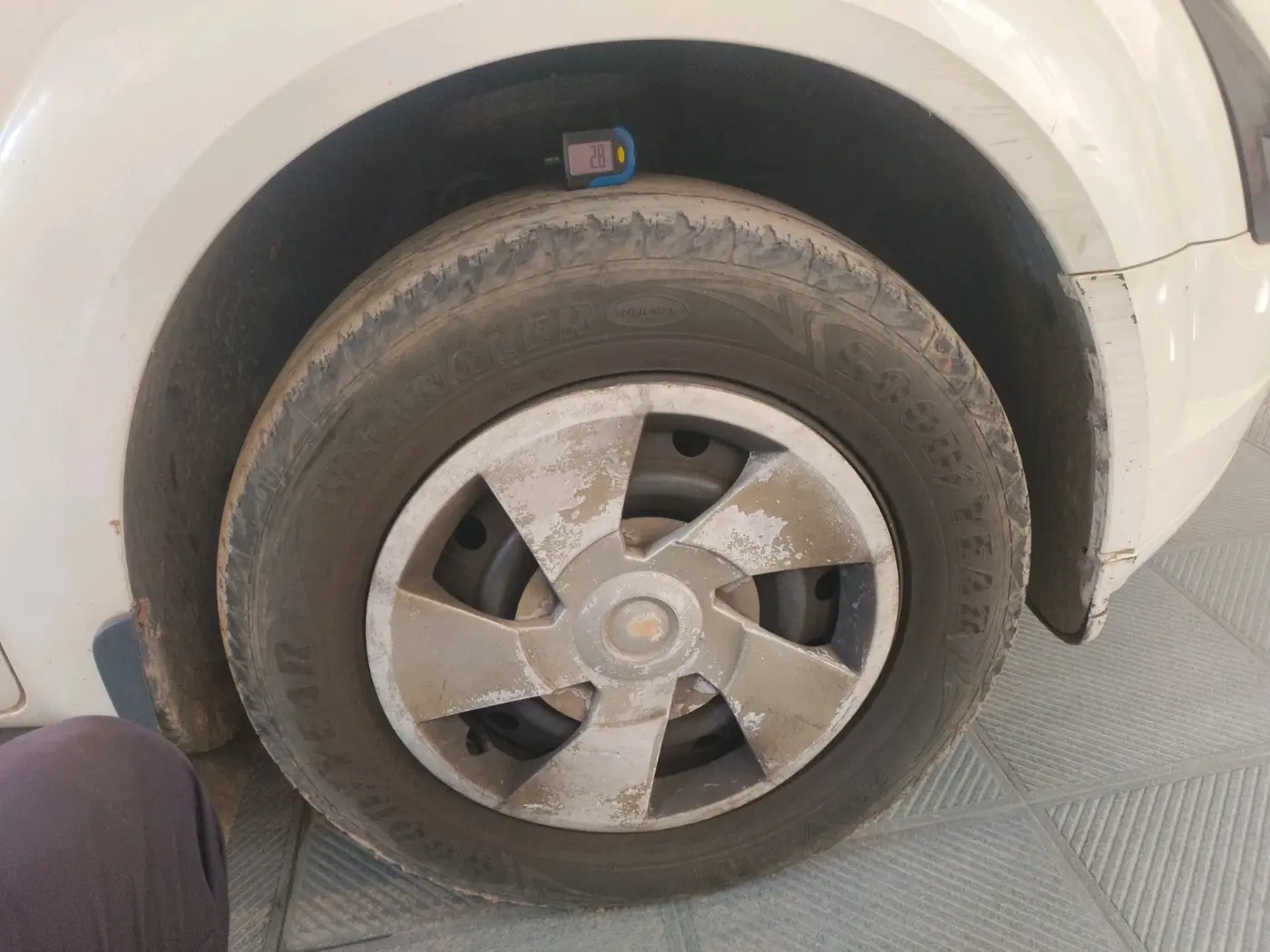 2016 Mahindra XUV500 W4, Diesel, Manual, 94,086 km, tyre
