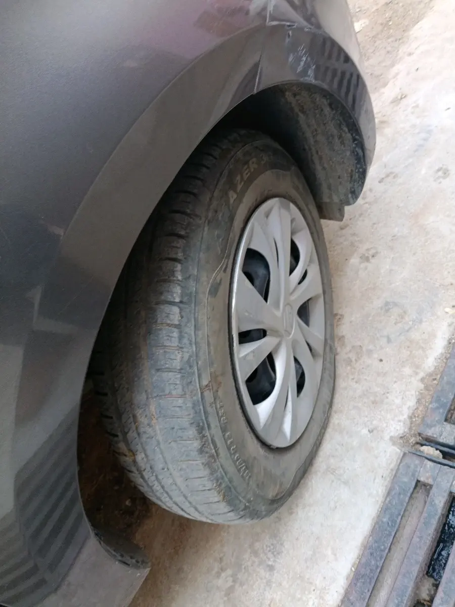 2021 Maruti Swift VXI, Petrol, Manual, 44,138 km, tyre