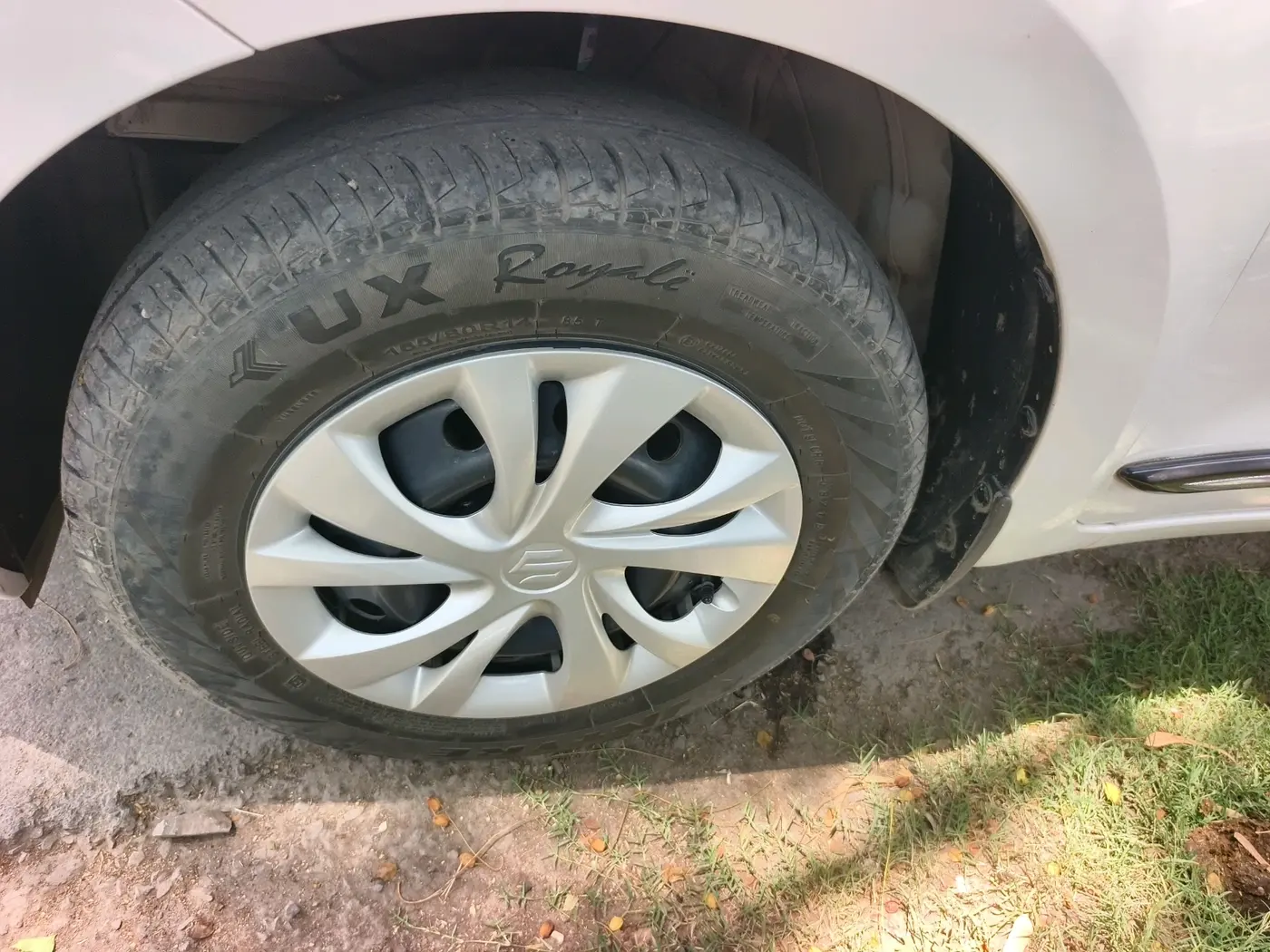 2021 Maruti Swift VXI, Petrol, Manual, 24,543 km, tyre