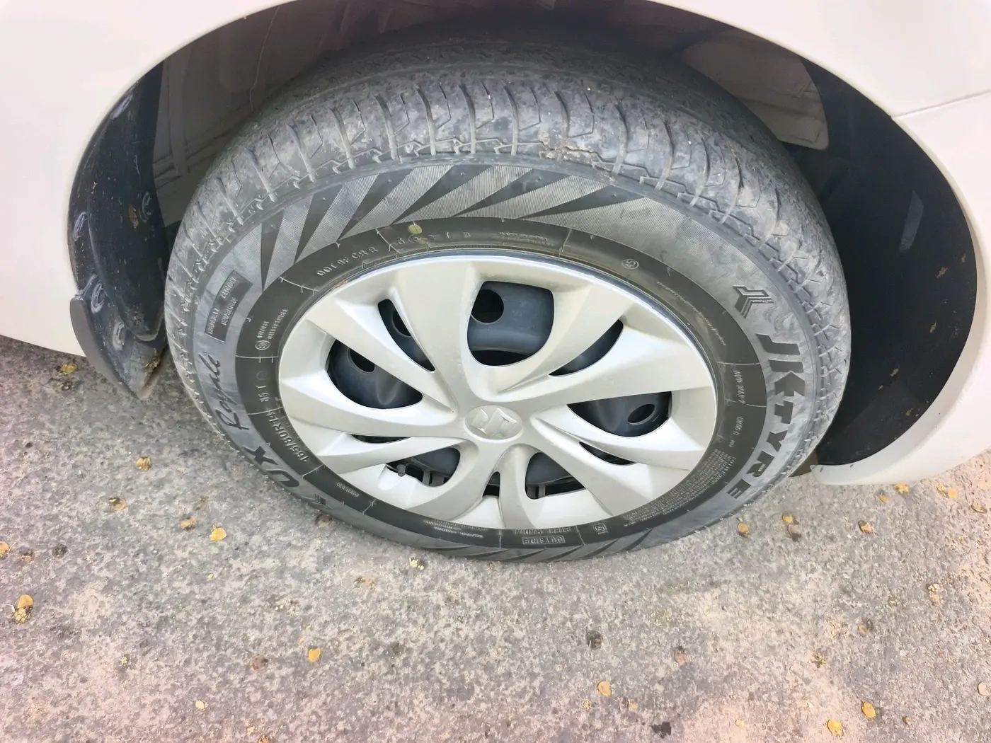 2021 Maruti Swift VXI, Petrol, Manual, 24,543 km, tyre