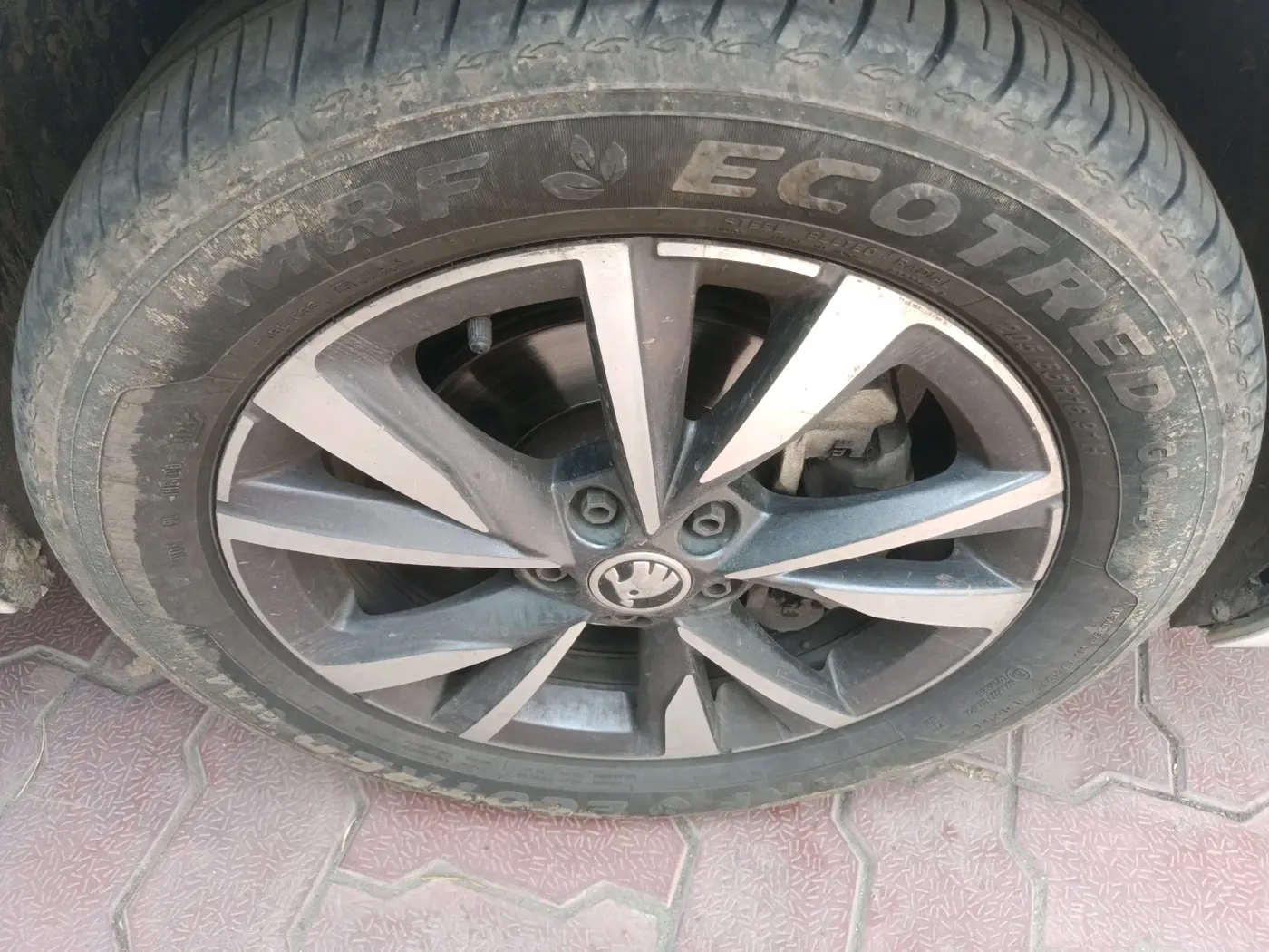 2022 Skoda SLAVIA ACTIVE 1.0L TSI MT, Petrol, Manual, 84,895 km, tyre