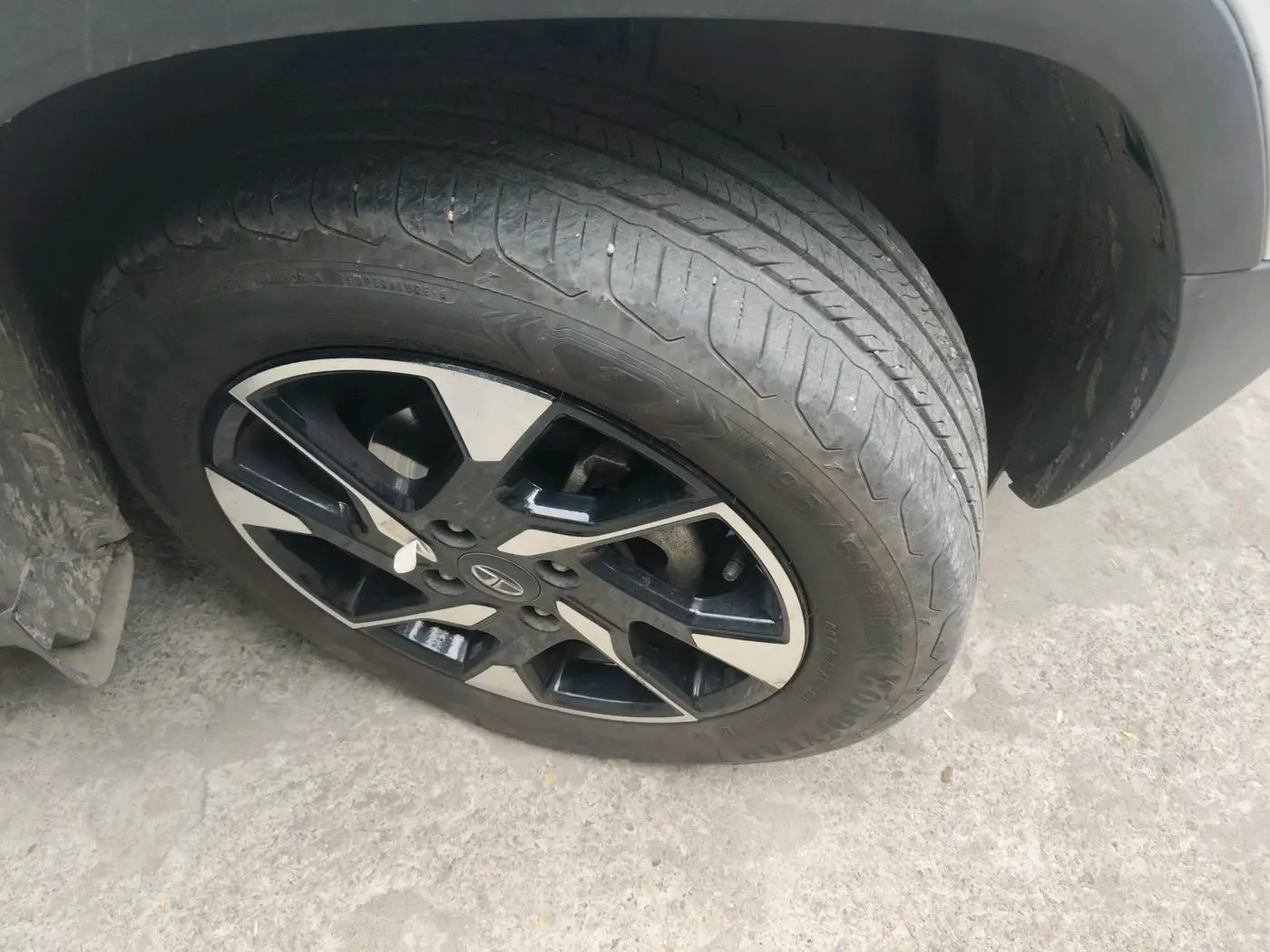 2023 Tata PUNCH ACCOMPLISHED DAZZLE SUNROOF CNG MT, CNG, Manual, 47,558 km, tyre