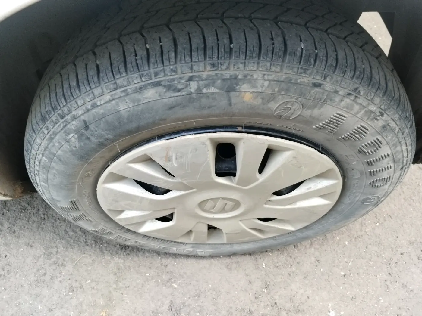 2011 Maruti Swift VDI, Diesel, Manual, 88,797 km, tyre