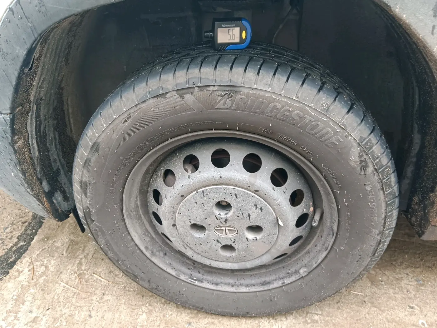 2023 Tata PUNCH PURE MT CNG, CNG, Manual, 76,185 km, tyre