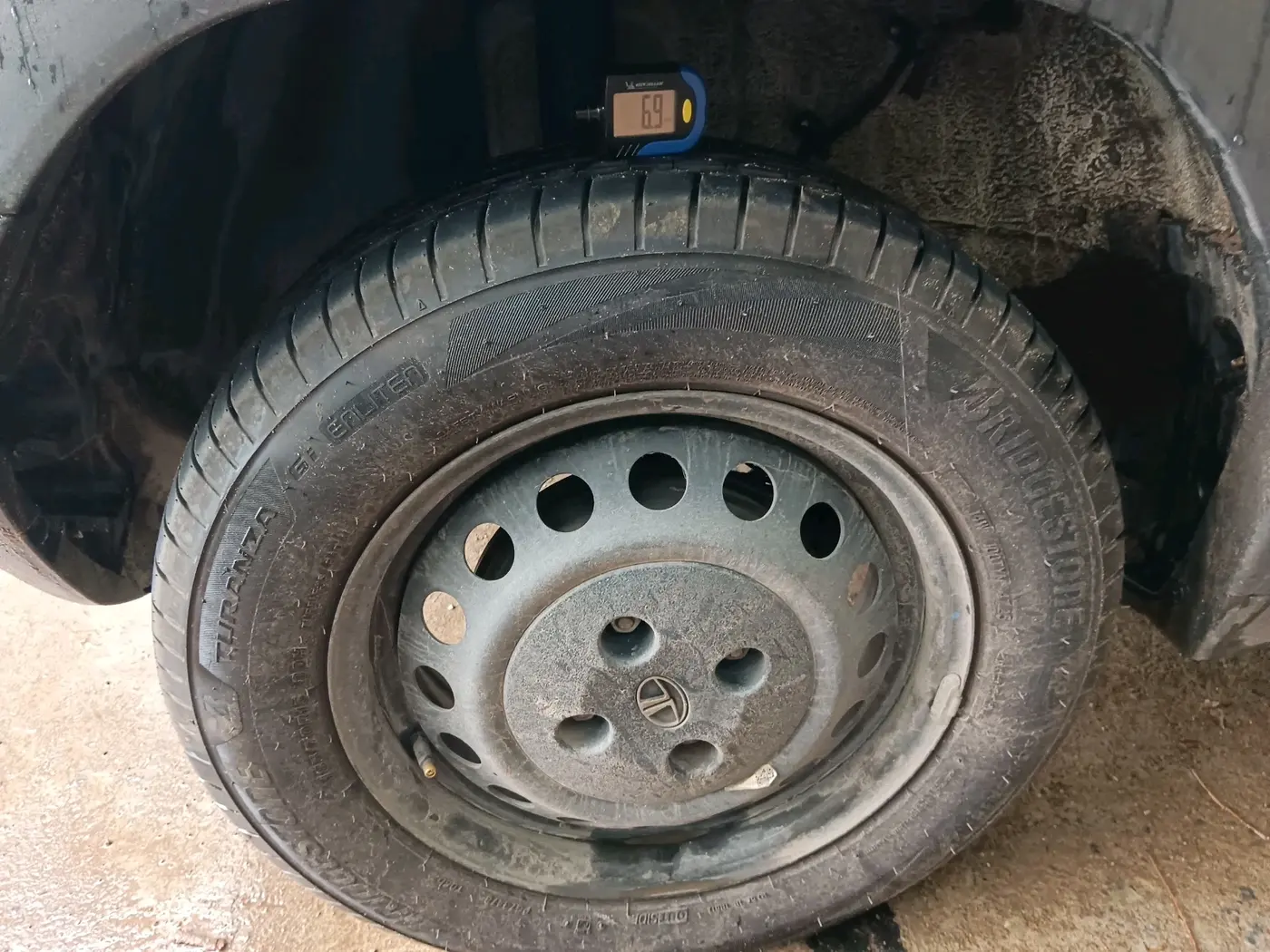 2023 Tata PUNCH PURE MT CNG, CNG, Manual, 76,185 km, tyre