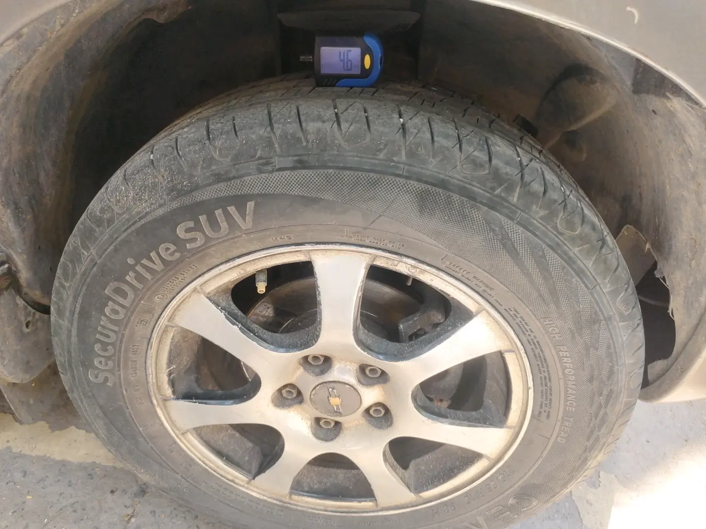2014 Nissan Terrano XL (P), Petrol, Manual, 1,30,881 km, tyre