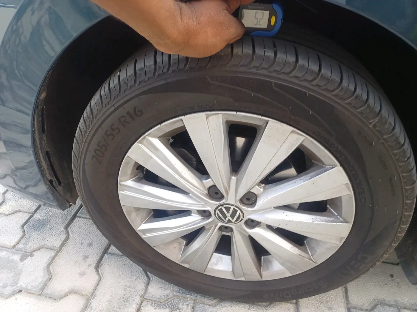 2024 Volkswagen VIRTUS HIGHLINE TSI 1.0 AT, Petrol, Automatic, 12,713 km, tyre