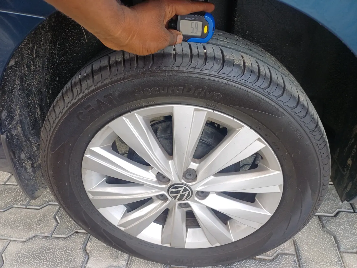 2024 Volkswagen VIRTUS HIGHLINE TSI 1.0 AT, Petrol, Automatic, 12,713 km, tyre