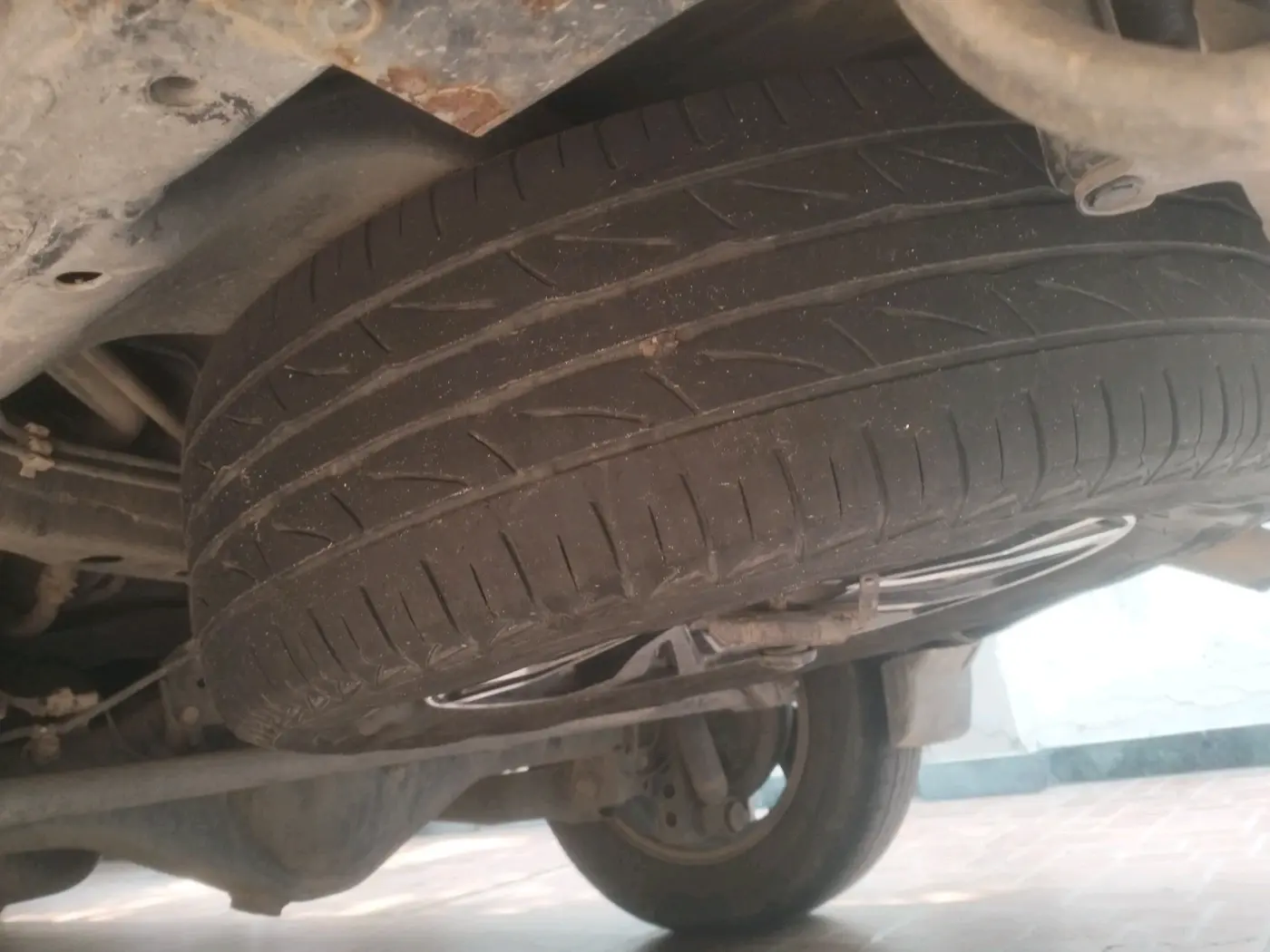 2021 Toyota Innova Crysta 2.4 GX AT 8 STR, Diesel, Automatic, 94,842 km, tyre