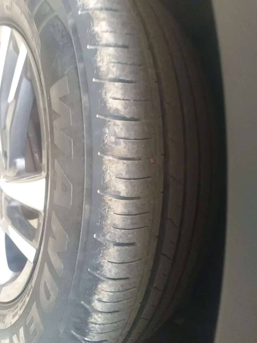 2022 Mahindra XUV700 MX P MT 5 STR, Petrol, Manual, 35,512 km, tyre
