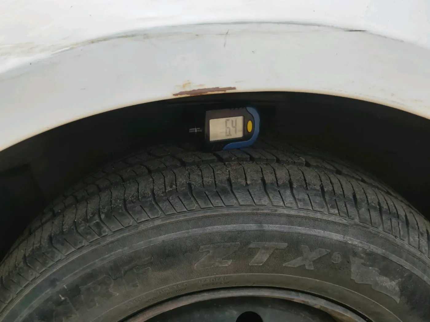 2011 Maruti Swift VDI, Diesel, Manual, 3,00,621 km, tyre