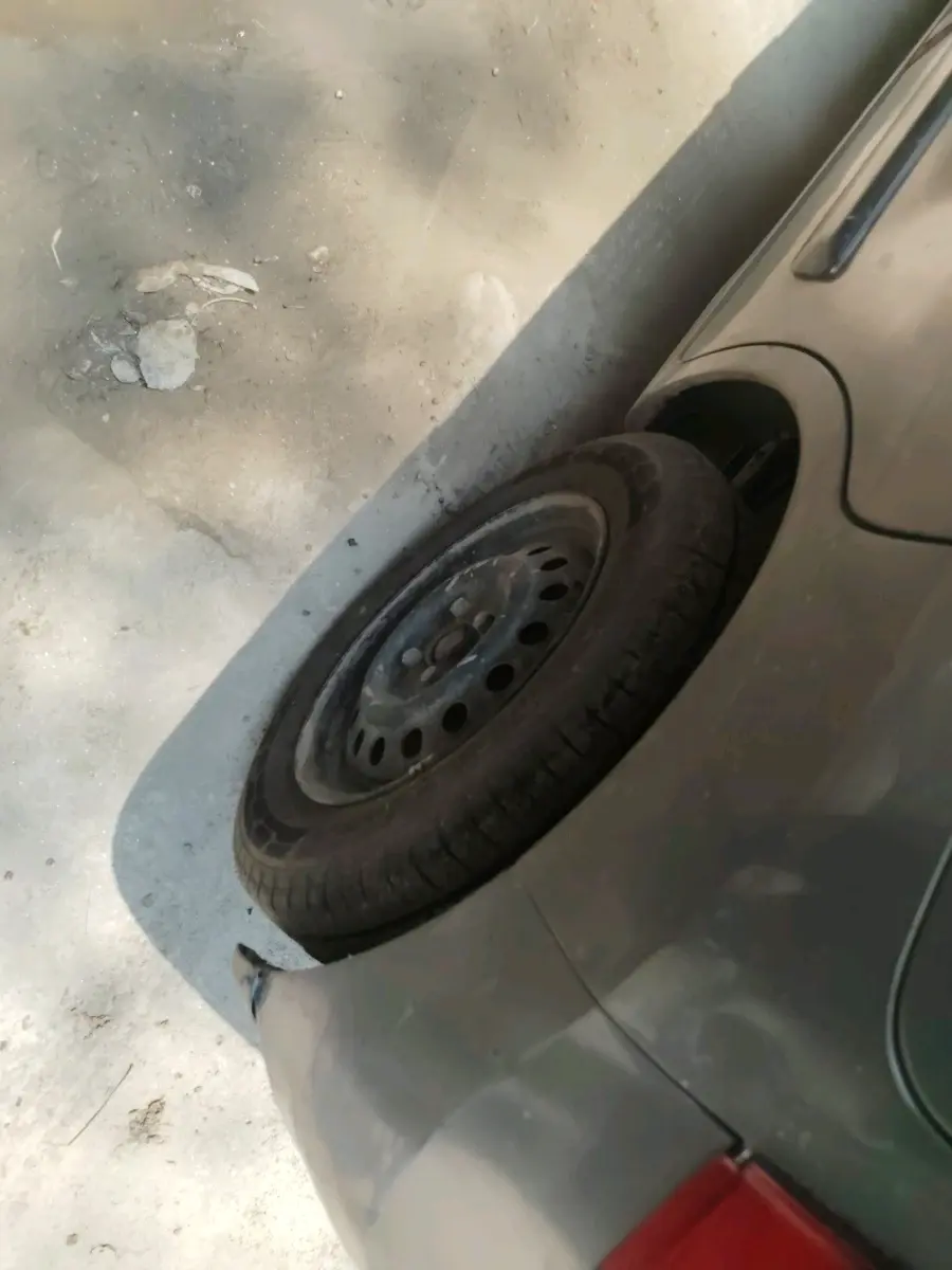 2015 Maruti Wagon R 1.0 VXI, Petrol, Manual, 73,016 km, tyre