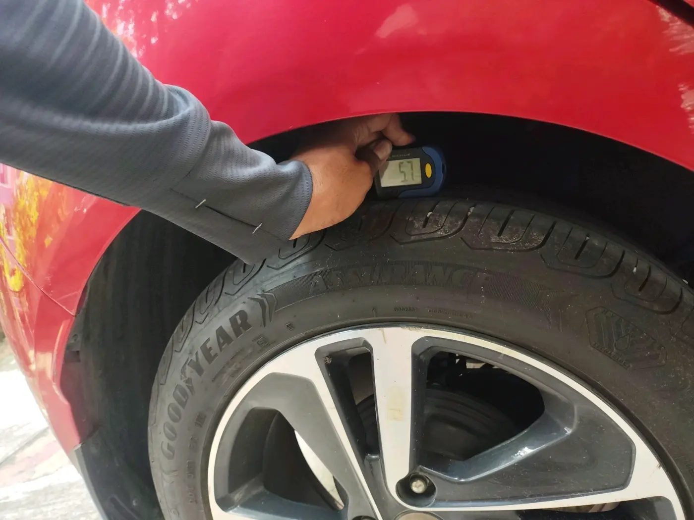 2022 Tata ALTROZ XZA, Petrol, Automatic, 17,388 km, tyre