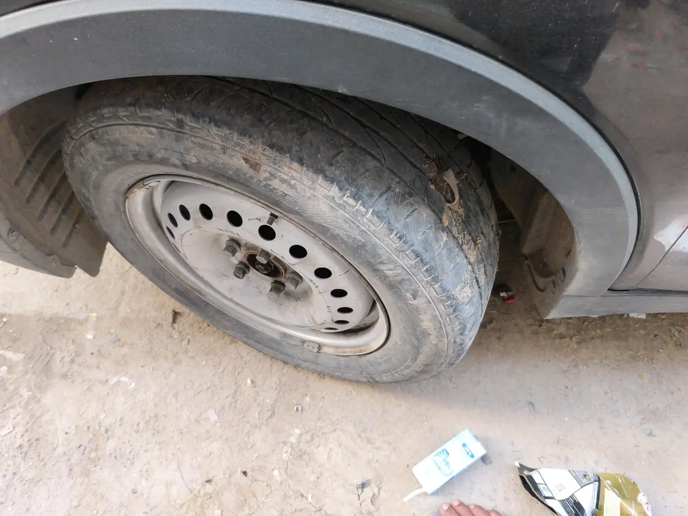 2024 Mahindra XUV300 W4 1.2 PETROL, Petrol, Manual, 1,11,489 km, tyre