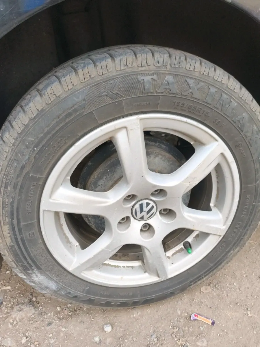2013 Volkswagen Vento HIGHLINE DIESEL 1.6, Diesel, Manual, 1,05,217 km, tyre