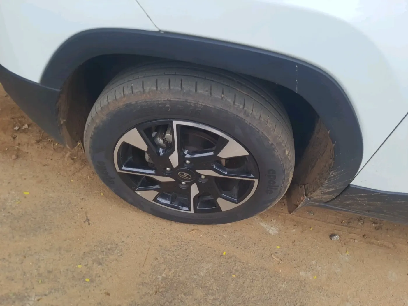 2024 Tata PUNCH Creative Plus (S) AMT, Petrol, Automatic, 28,384 km, tyre