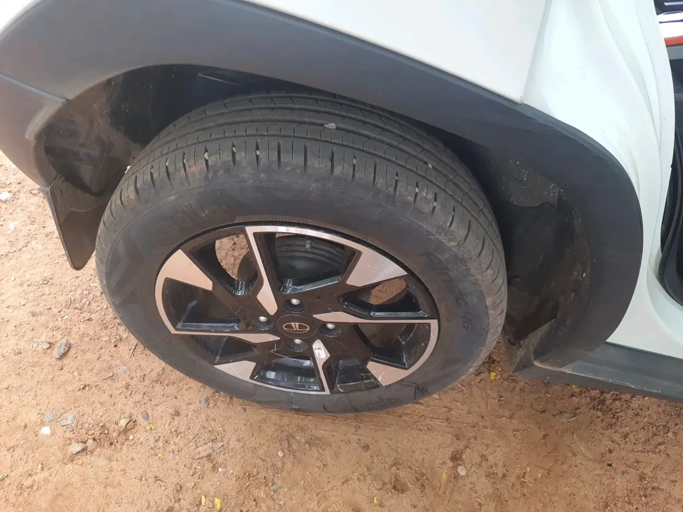 2024 Tata PUNCH Creative Plus (S) AMT, Petrol, Automatic, 28,384 km, tyre