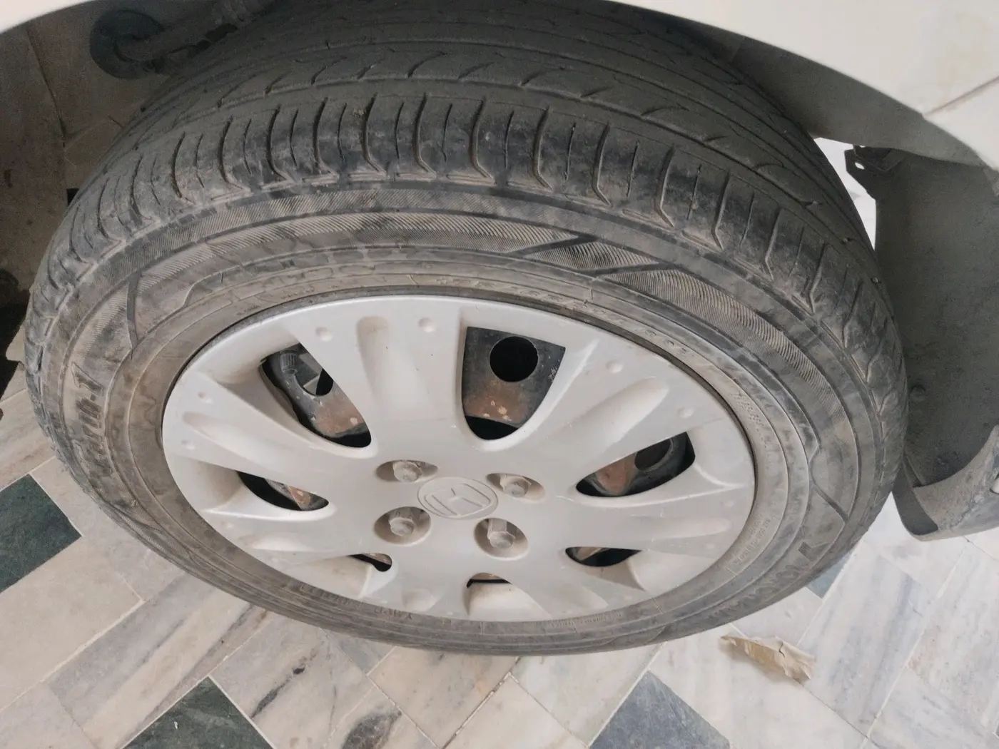 2014 Honda Brio S MT, Petrol, Manual, 71,178 km, tyre