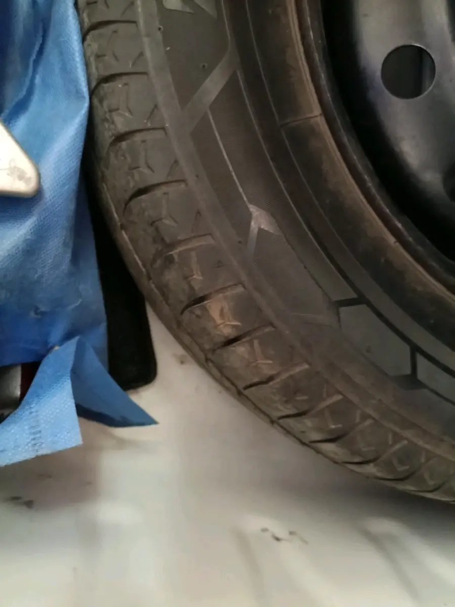 2023 Maruti Dzire VXI, Petrol, Manual, 40,136 km, tyre