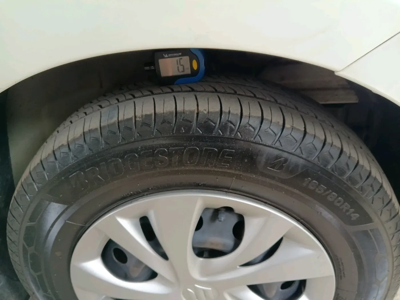 2023 Maruti Dzire VXI, Petrol, Manual, 40,136 km, tyre