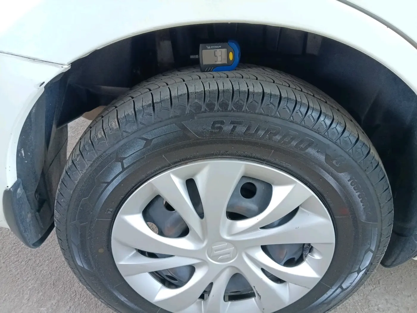 2023 Maruti Dzire VXI, Petrol, Manual, 40,136 km, tyre
