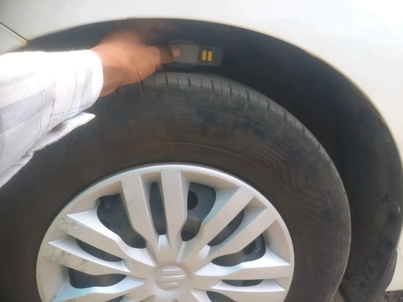 2018 Maruti Dzire VXI, Petrol, Manual, 72,691 km, tyre