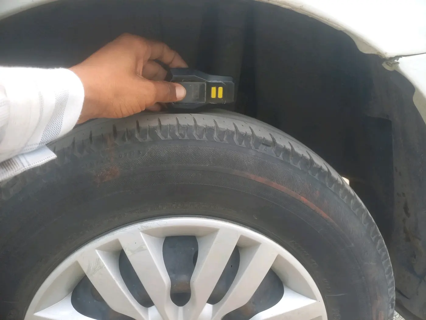 2018 Maruti Dzire VXI, Petrol, Manual, 72,691 km, tyre