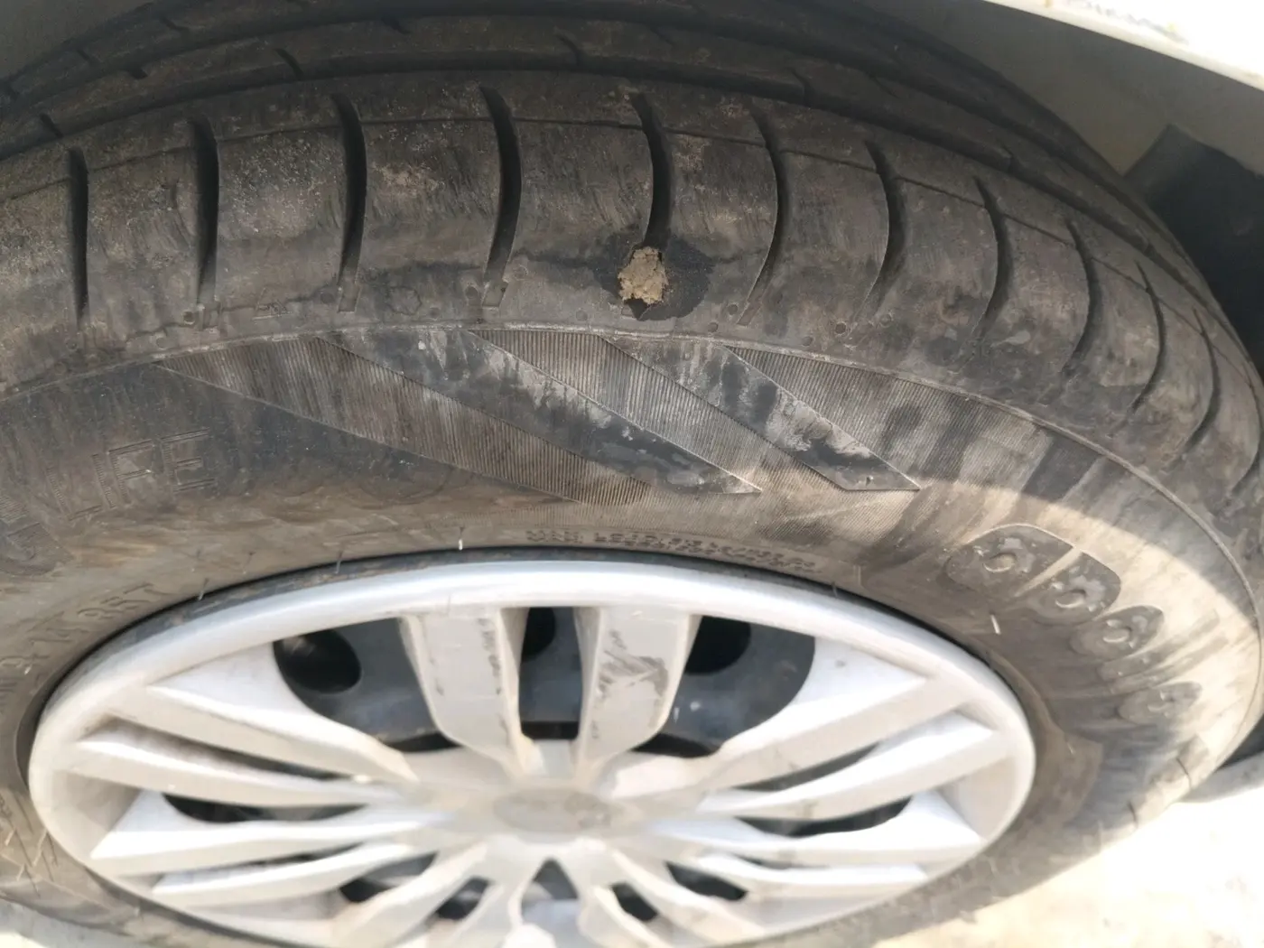 2011 Maruti Ritz LXI, Petrol, Manual, 1,52,979 km, tyre
