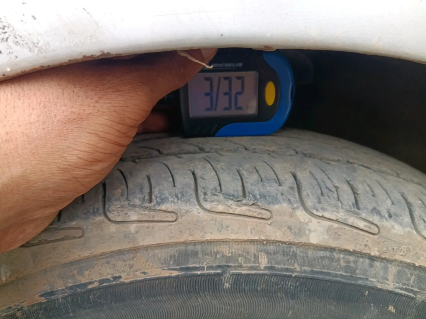 2014 Hyundai Eon ERA +, Petrol, Manual, 1,06,866 km, tyre