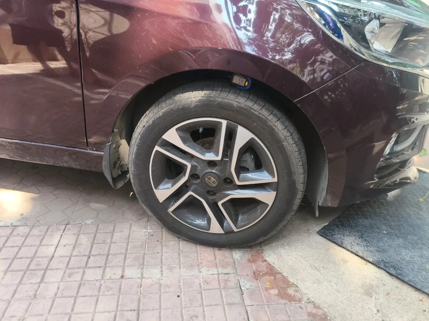 2021 Tata TIGOR XZ PLUS PETROL, Petrol, Manual, 31,401 km, tyre