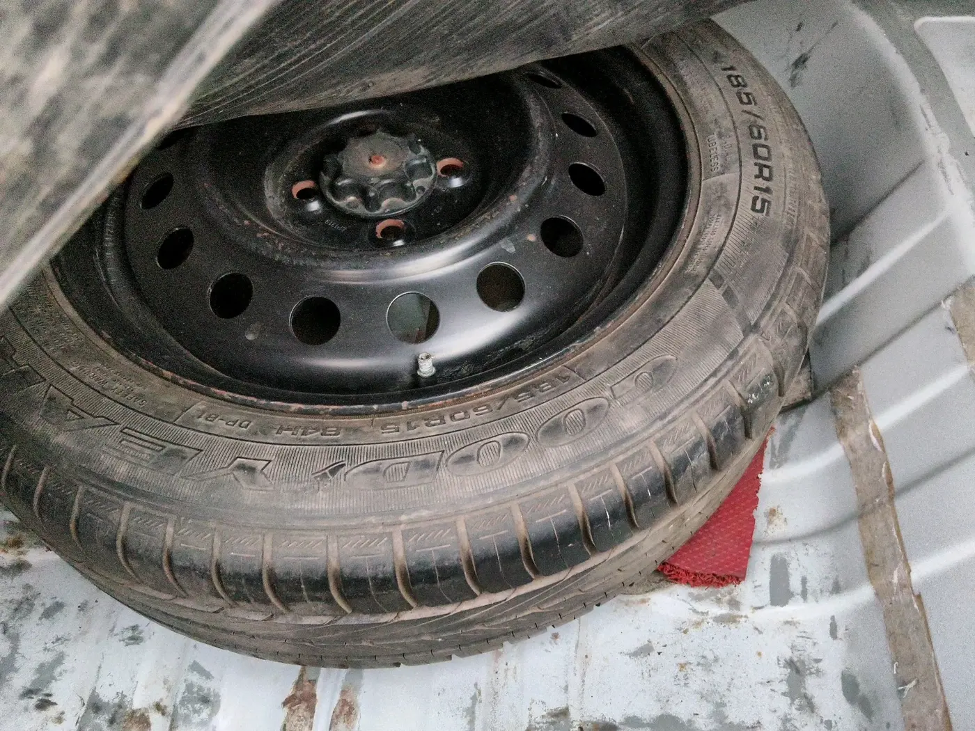 2011 Toyota Etios VX, Petrol, Manual, 72,441 km, tyre