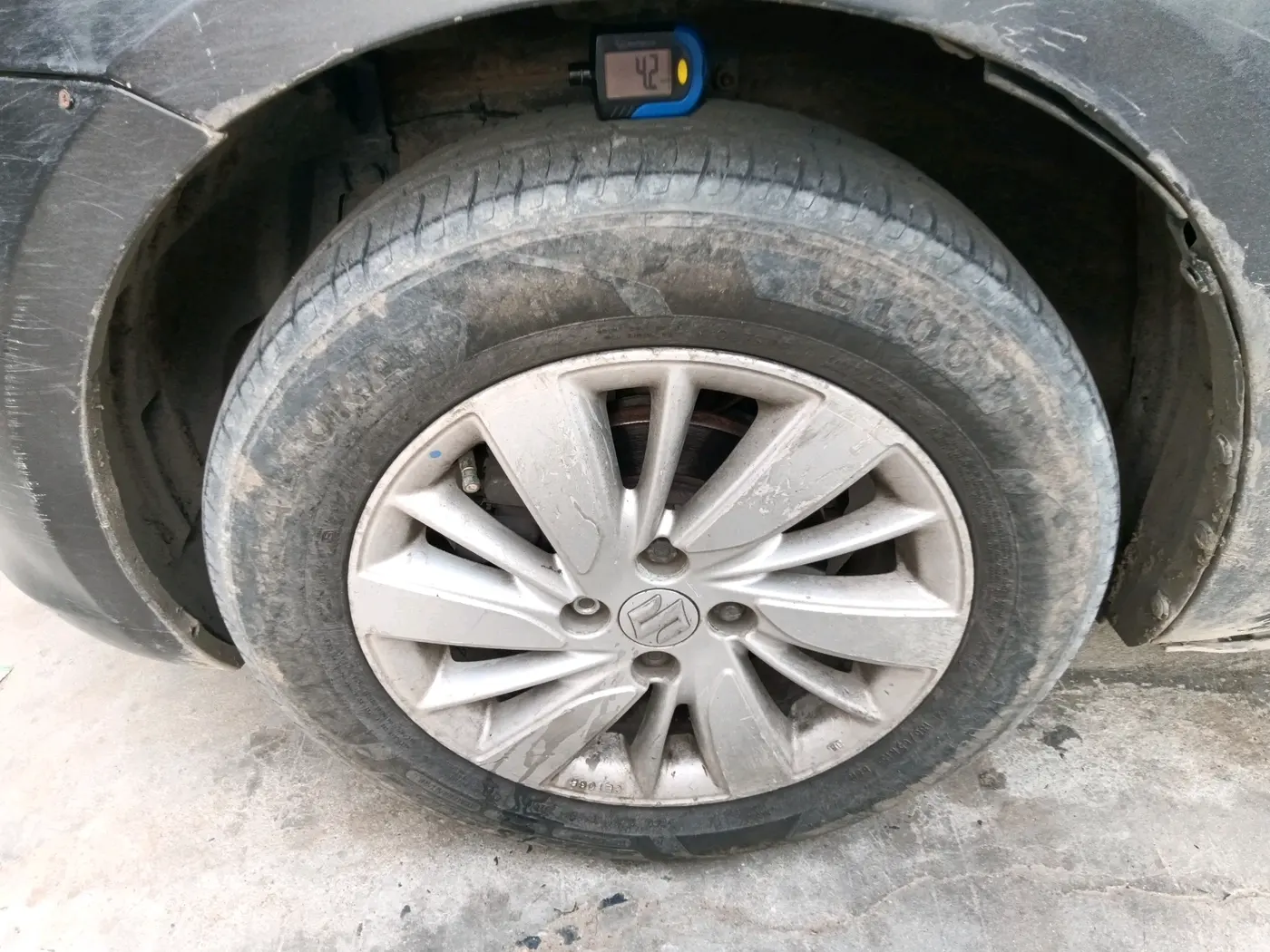 2015 Maruti Swift ZDI, Diesel, Manual, 1,21,513 km, tyre