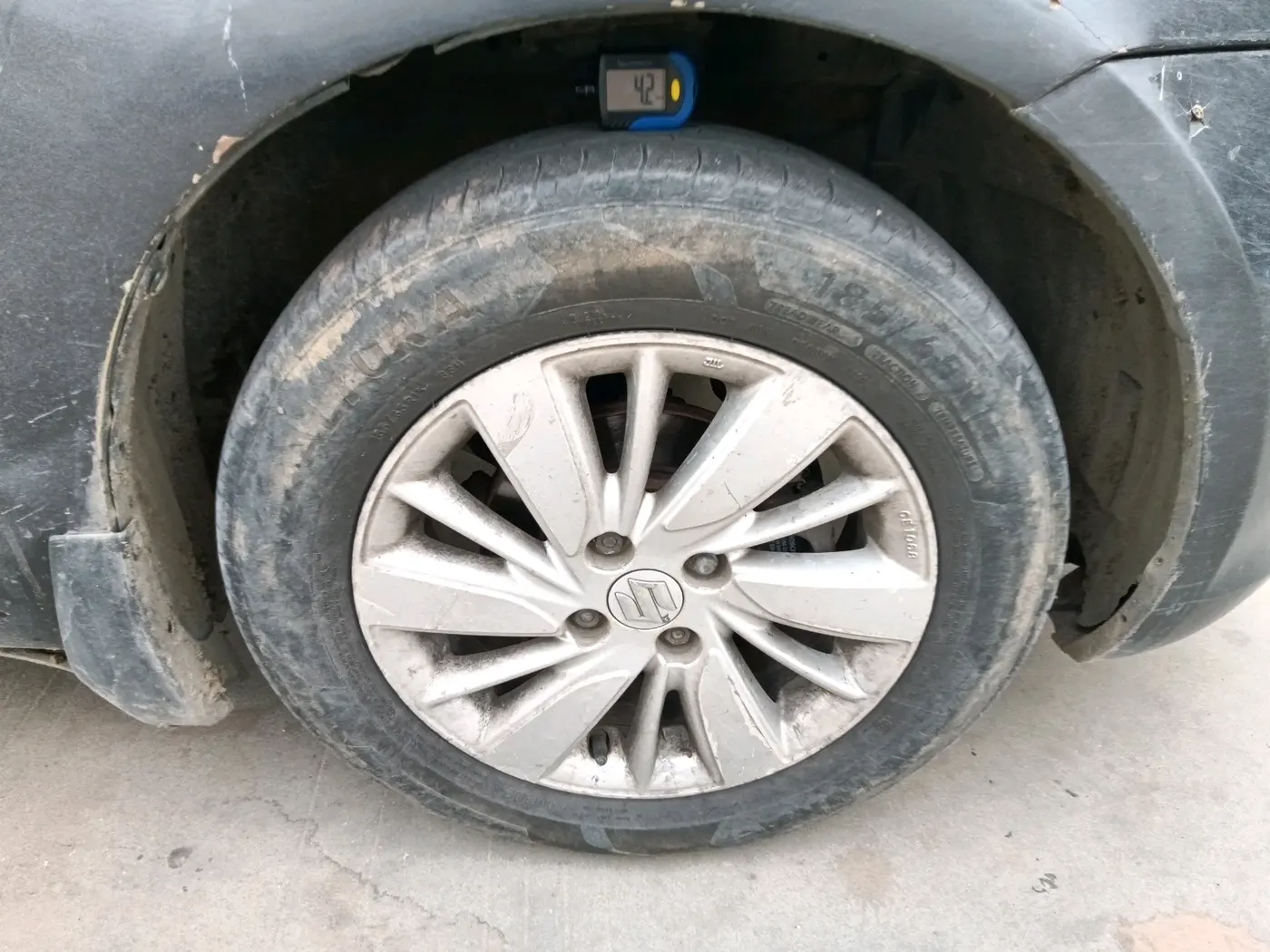 2015 Maruti Swift ZDI, Diesel, Manual, 1,21,513 km, tyre