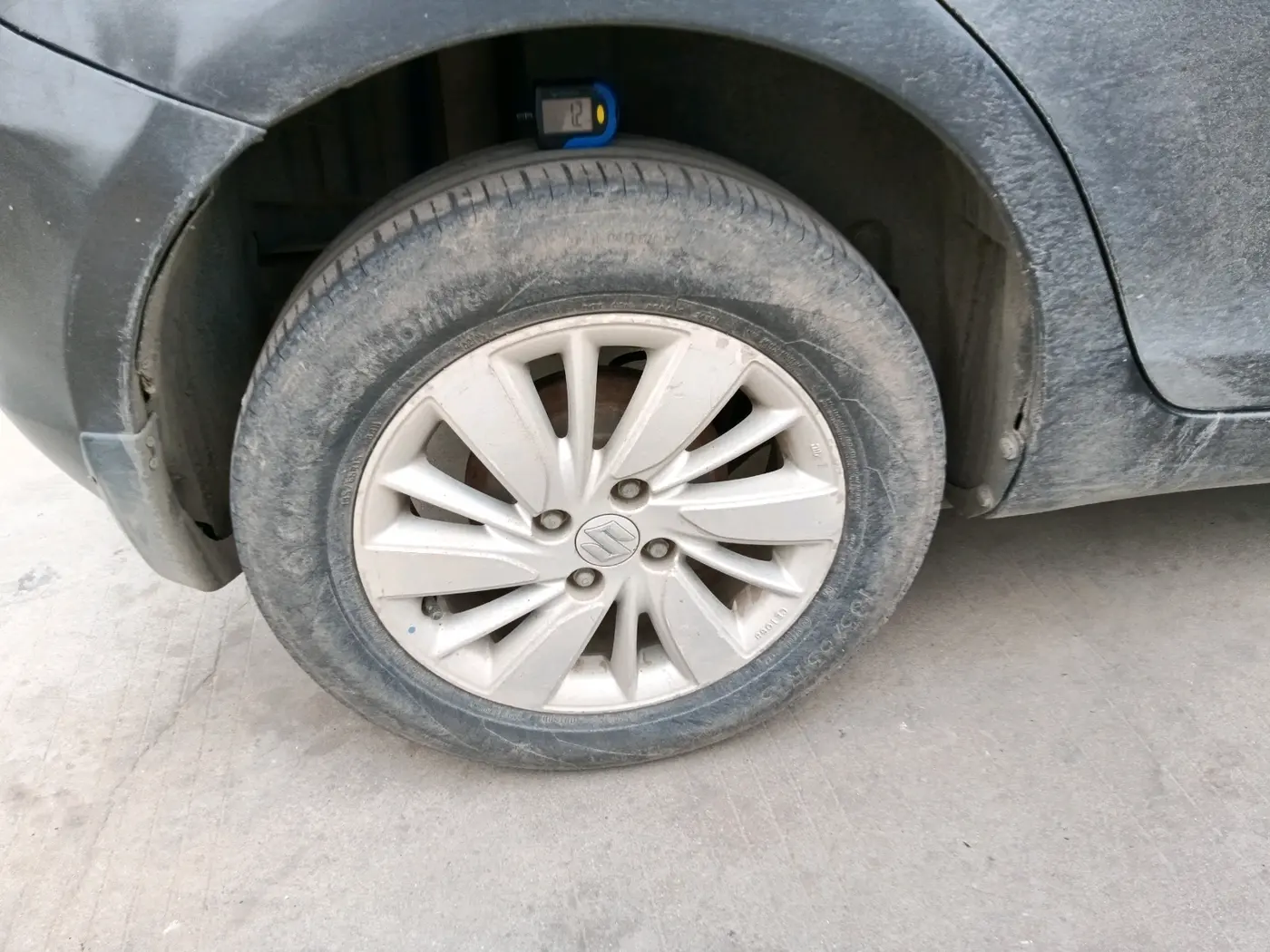 2015 Maruti Swift ZDI, Diesel, Manual, 1,21,513 km, tyre